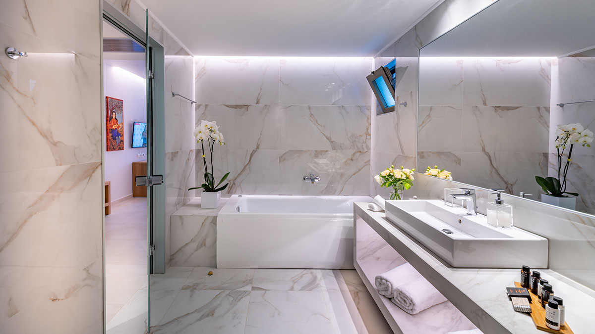 White Deluxe Suite Sea View 